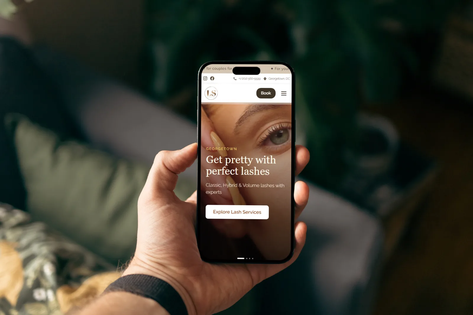 Lashiskin mobile booking page shown on a phone